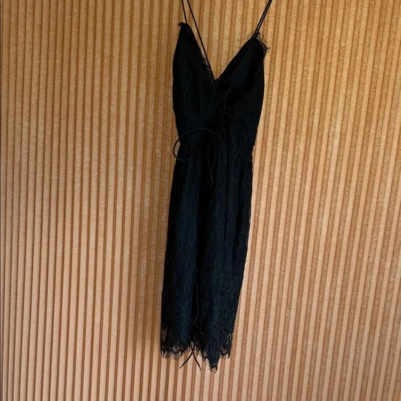 Aooksmeary Elegant Black Lace Dress - Picture 3 of 7